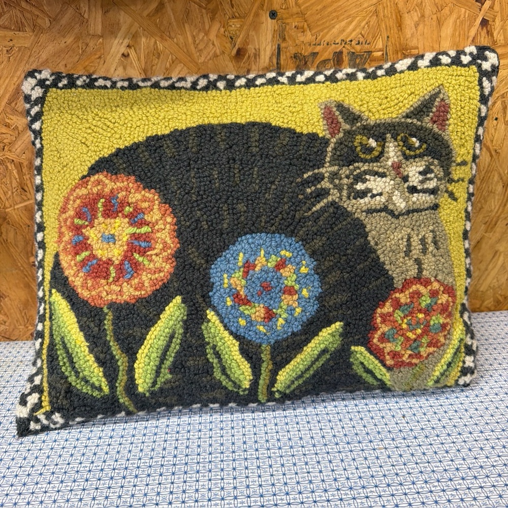 Peking Handicraft Penny Flower Cat wool hooked lumbar pillow